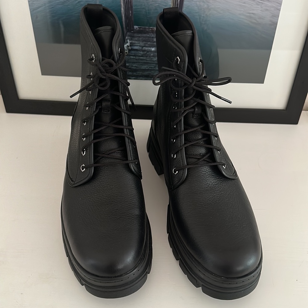 Ugg Skyview Service men boots NWOT discontinued waterproof leather boots size 13